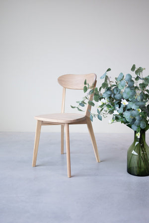 Conjunto de 2 ou 4 cadeiras de jantar em carvalho maciço Isku | NordicStory