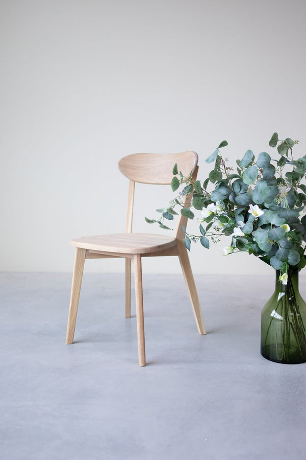 Conjunto de 2 ou 4 cadeiras de jantar em carvalho maciço Isku | NordicStory