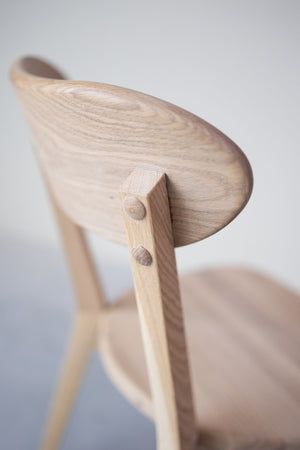 Conjunto de 2 ou 4 cadeiras de jantar em carvalho maciço Isku | NordicStory