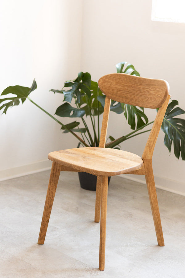 Conjunto de 2 ou 4 cadeiras de jantar em carvalho maciço Isku | NordicStory