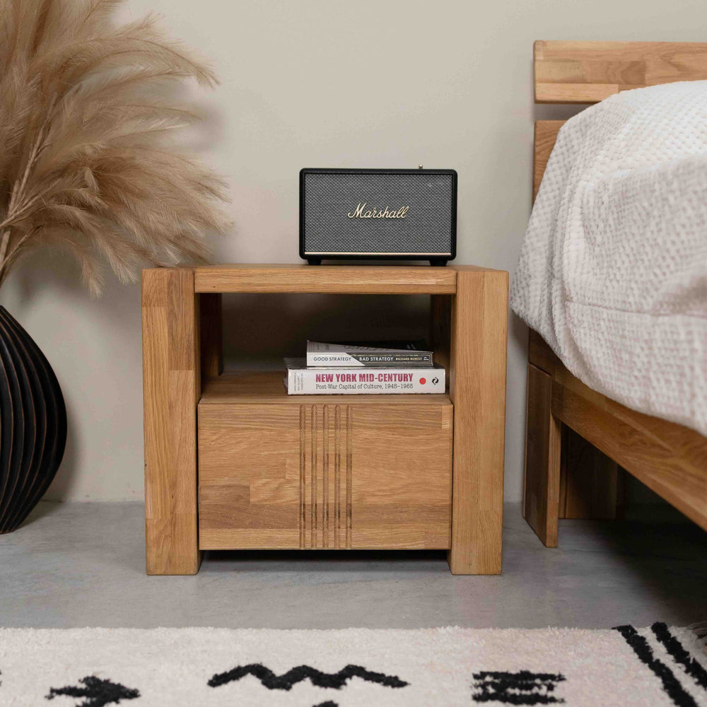 Mesa de cabeceira em carvalho maciço Valencia, 52,8 x 40 x 45 cm | NordicStory