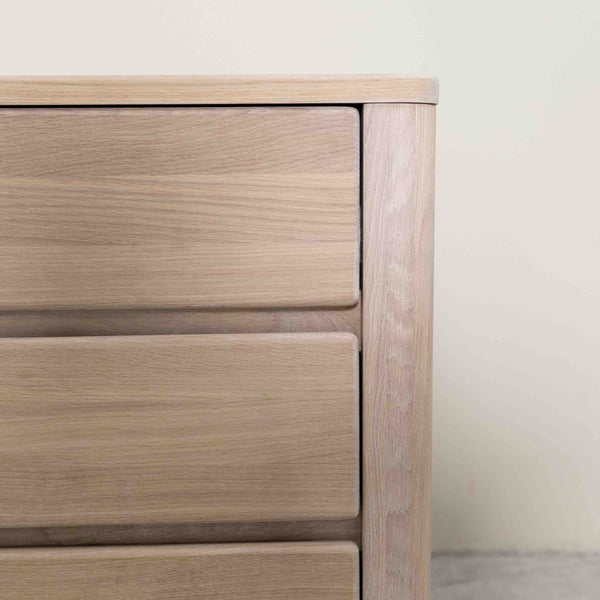 Mesa de centro Elsa 30 em madeira maciça de carvalho, 56,4 x 44 x 55 cm, NordicStory