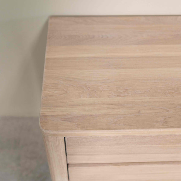 Mesa de centro Elsa 30 em madeira maciça de carvalho, 56,4 x 44 x 55 cm, NordicStory