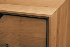 NordicStory_Vitrina_de_madeira_maciza_carvalho_sustentável_vitrina_moderna_vitrina