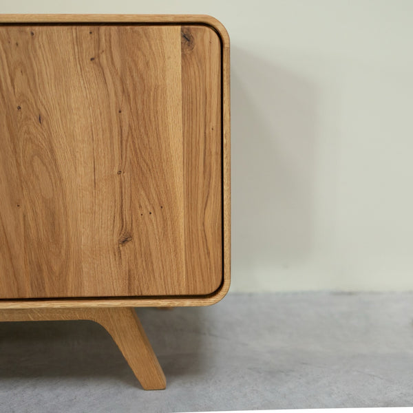 Suporte para televisão NordicStory em carvalho maciço Geneva 1, 160 x45 x 55 cm.