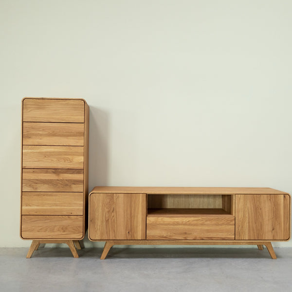 Suporte para televisão NordicStory em carvalho maciço Geneva 1, 160 x45 x 55 cm.