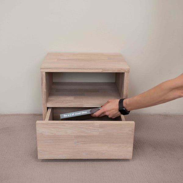 Mesa de cabeceira Roble.Store em madeira de carvalho maciço