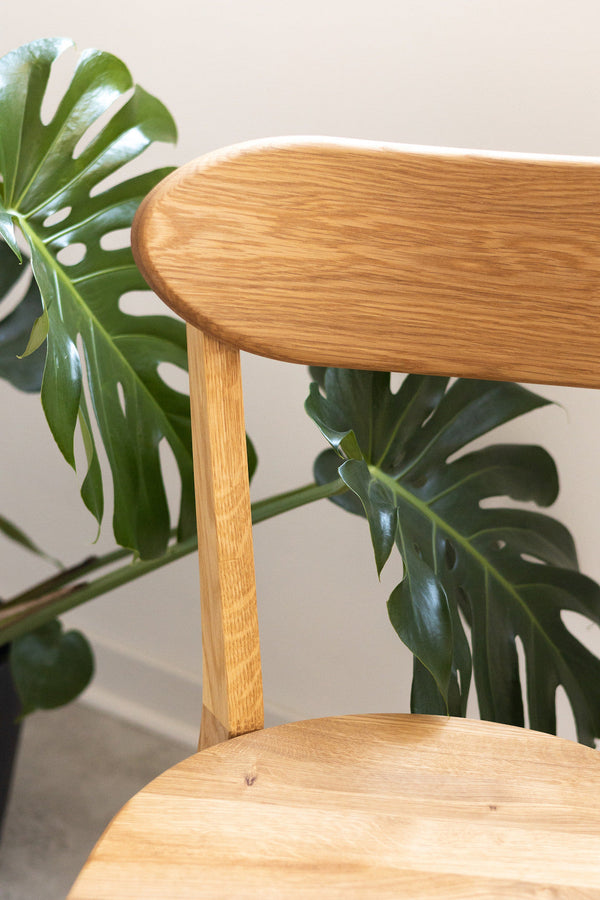 Conjunto de 2 ou 4 cadeiras de jantar em carvalho maciço Isku | NordicStory