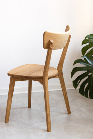 Conjunto de 2 ou 4 cadeiras de jantar em carvalho maciço Isku | NordicStory