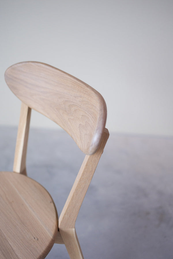 Conjunto de 2 ou 4 cadeiras de jantar em carvalho maciço Isku | NordicStory