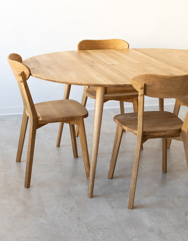 Conjunto de 2 ou 4 cadeiras de jantar em carvalho maciço Isku | NordicStory