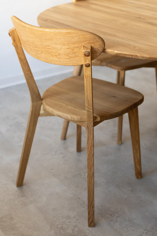 Conjunto de 2 ou 4 cadeiras de jantar em carvalho maciço Isku | NordicStory