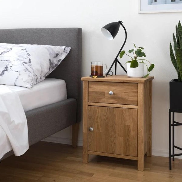 Mesa de cabeceira Laura 2 em carvalho maciço, 45 x 37 x 60 cm.