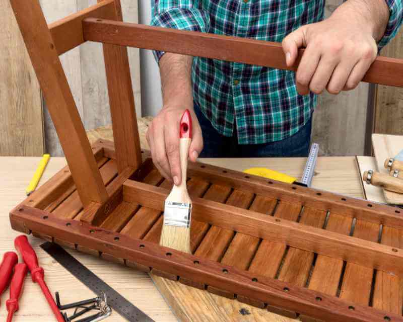 como pintar cadeiras de madeira