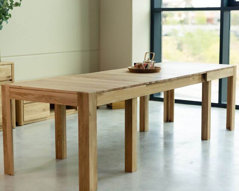 Mesas de madeira vs. mesas feitas de outros materiais: qual escolher?