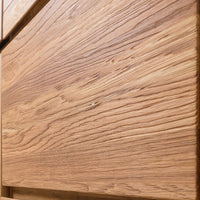 móveis de madeira maciça com acabamento natural 