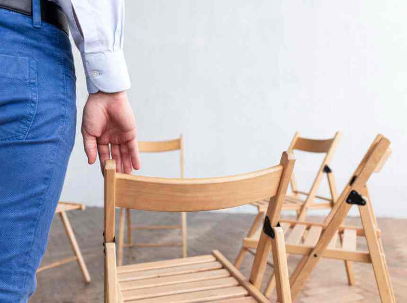 Como proteger a madeira das suas cadeiras e mesas