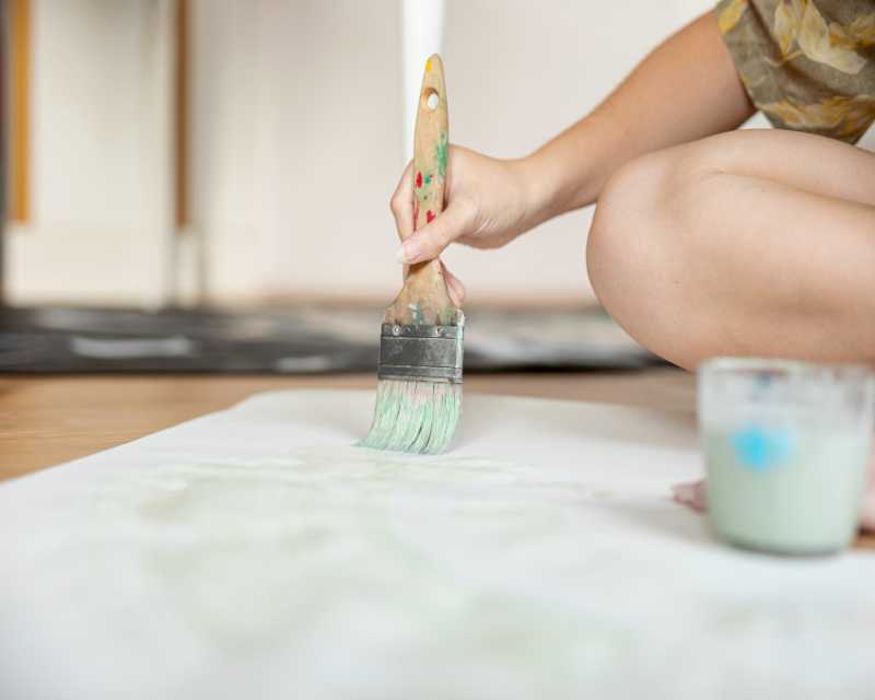 pintar uma cama de madeira