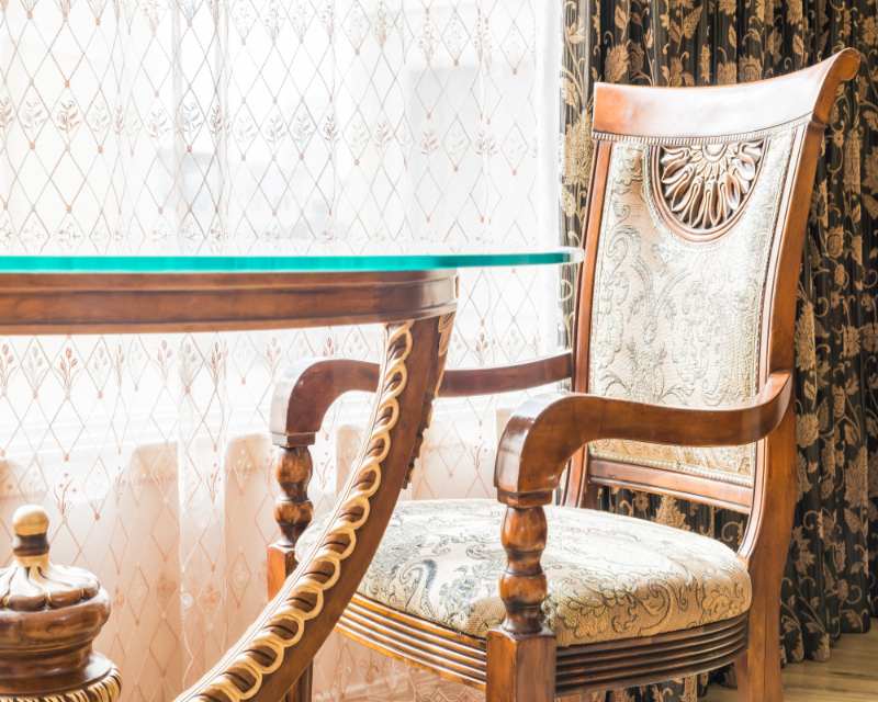 cadeiras de madeira antigas