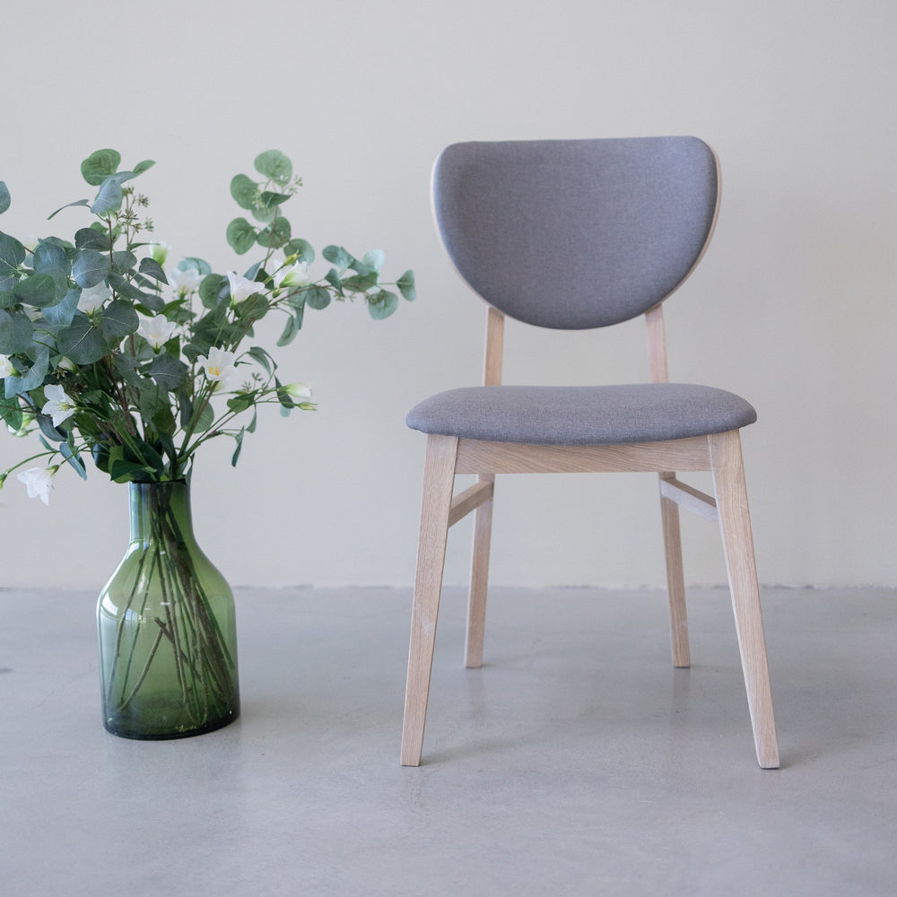 Conjunto de 2 ou 4 cadeiras de jantar Nova, estrutura sólida em carvalho branqueado | NordicStory