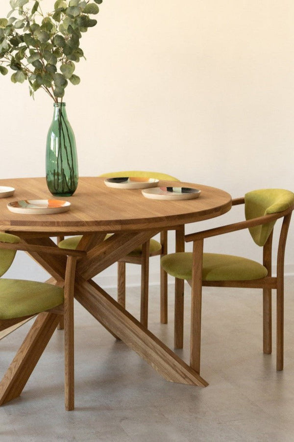 Conjunto de 2 ou 4 cadeiras de jantar Alexis, estrutura em carvalho maciço, estofos em verde vivo | NordicStory