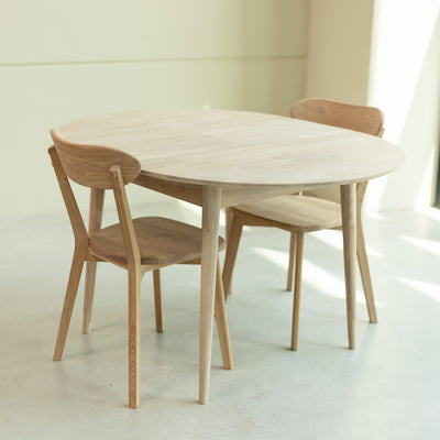 Conjunto NordicStory Escandi 3 mesa de madeira maciça e duas cadeiras ISKU