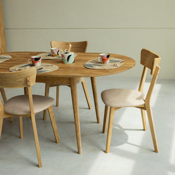NordicStory Set Escandi mesa de madeira maciça e 4 cadeiras Diana