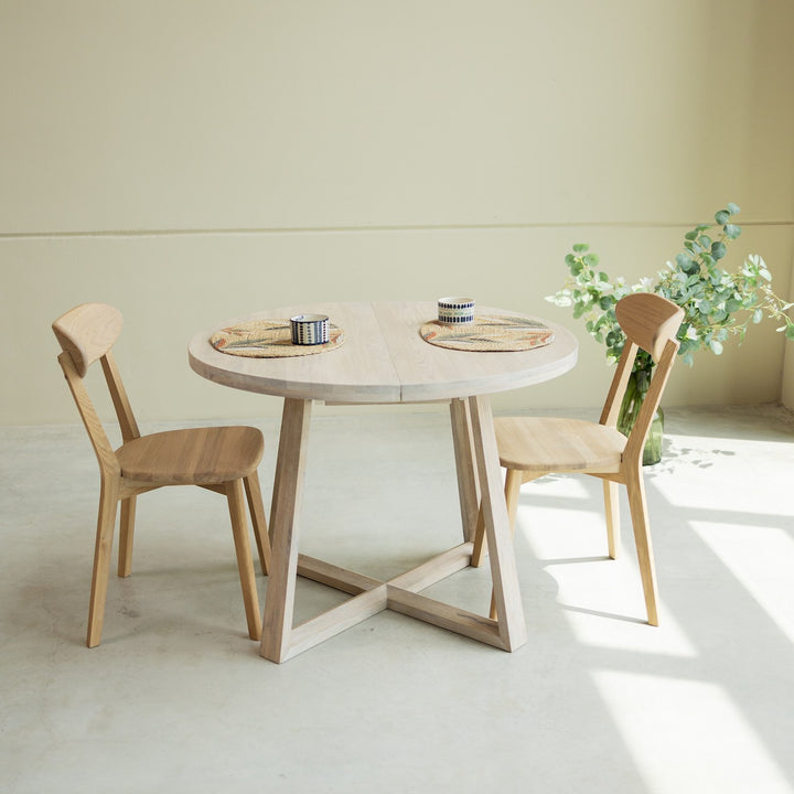 mesa redonda de madeira