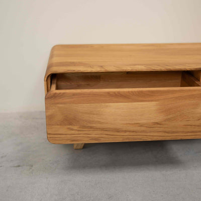 Aparador de madeira maciça de carvalho NordicStory Geneva, 120 x 45 x 36,5 cm.
