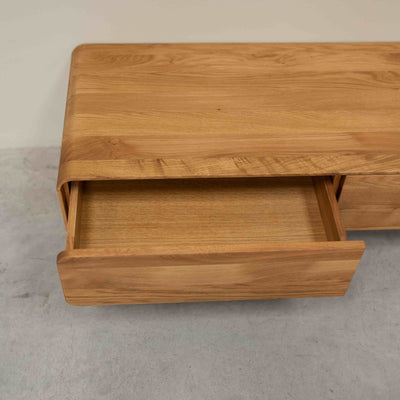 Aparador de madeira maciça de carvalho NordicStory Geneva, 120 x 45 x 36,5 cm.
