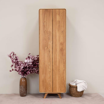 Armário NordicStory com 2 portas em carvalho maciço Genebra, 60 x 45 x 200 cm.