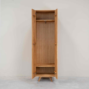 Armário NordicStory com 2 portas em carvalho maciço Genebra, 60 x 45 x 200 cm.