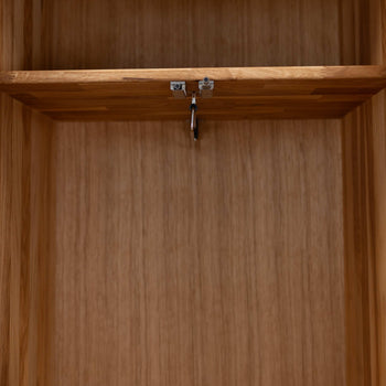 Armário NordicStory com 2 portas em carvalho maciço Genebra, 60 x 45 x 200 cm.