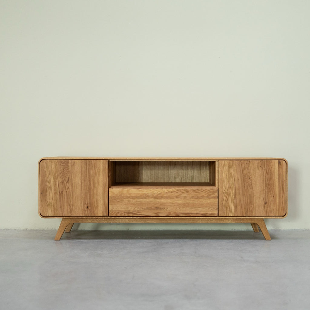 Suporte de TV NordicStory em carvalho maciço Geneva 2, 180 x 45 x 55 cm.