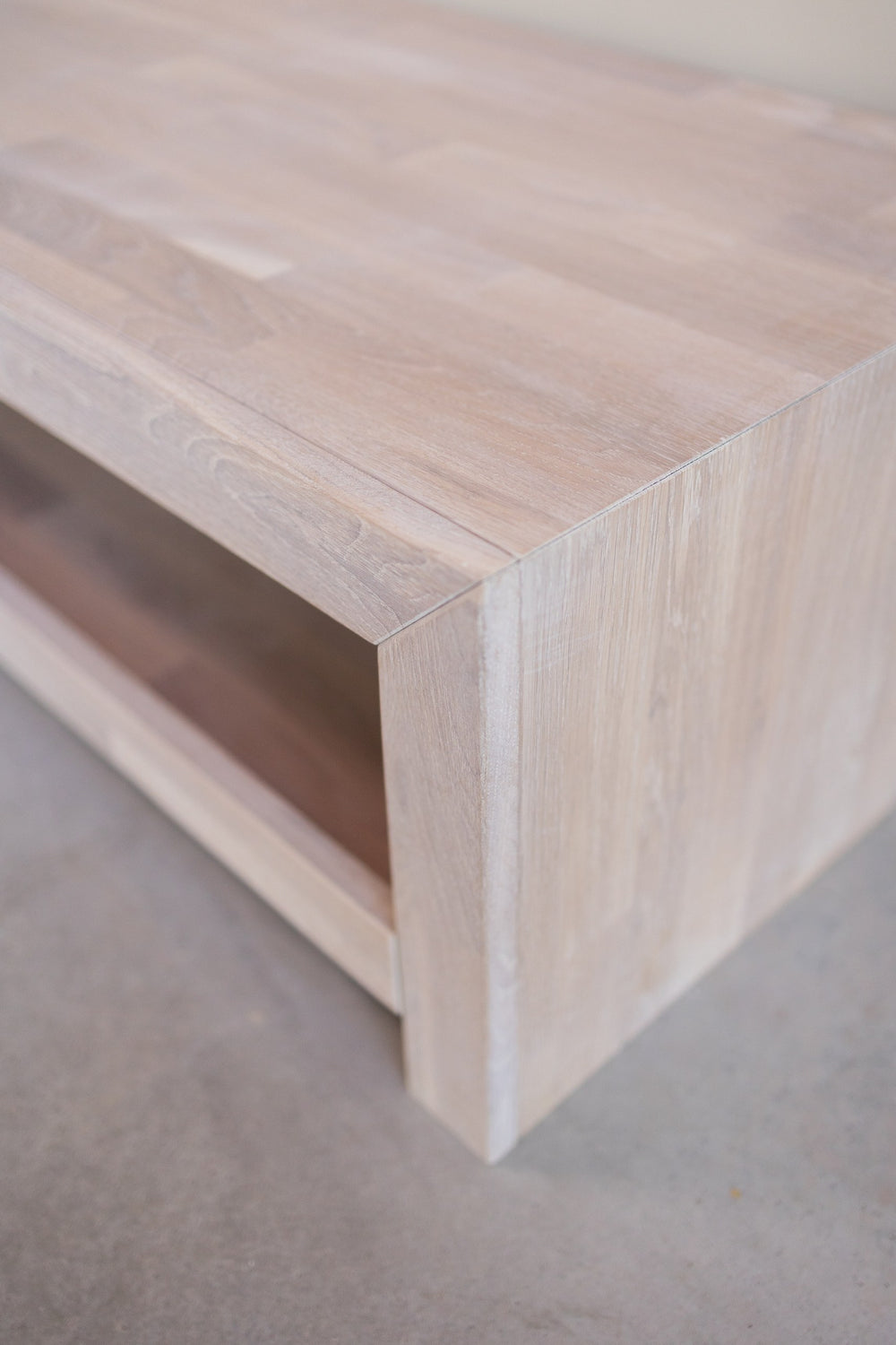 Suporte de TV NordicStory em madeira maciça de carvalho