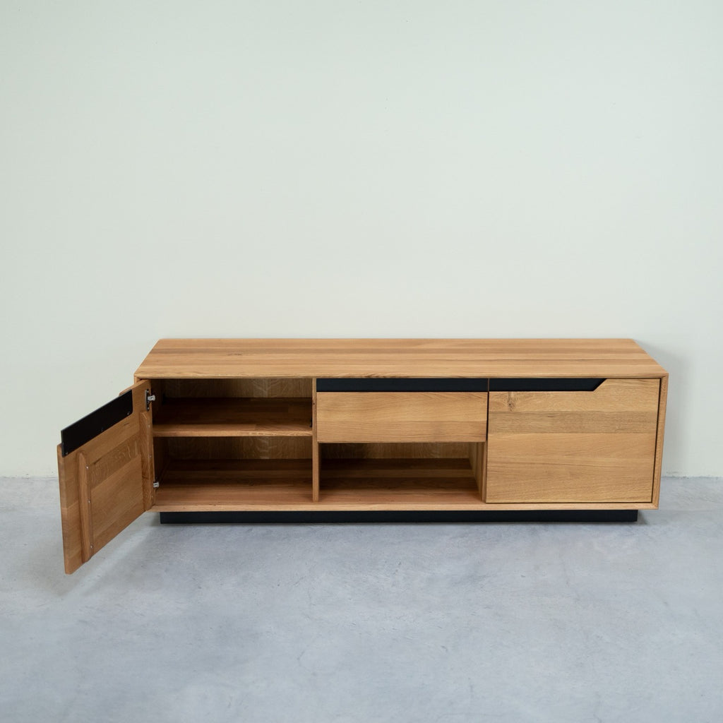 Suporte de TV NordicStory em carvalho maciço Bremen, 160 x 42 x 50 cm.