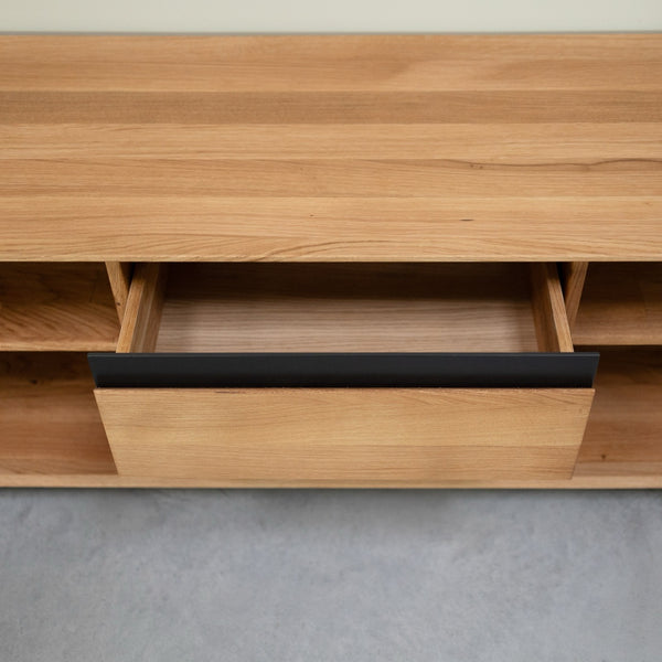 Suporte de TV NordicStory em carvalho maciço Bremen, 160 x 42 x 50 cm.