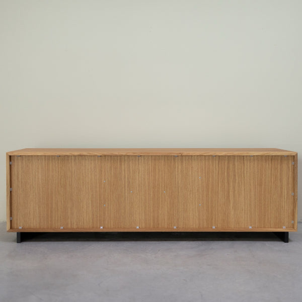 Suporte de TV NordicStory em carvalho maciço Bremen, 160 x 42 x 50 cm.