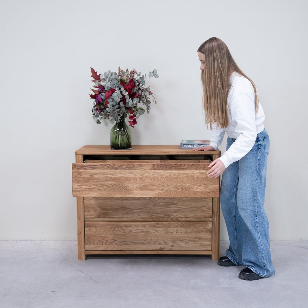 Cómoda Elsa em carvalho maciço