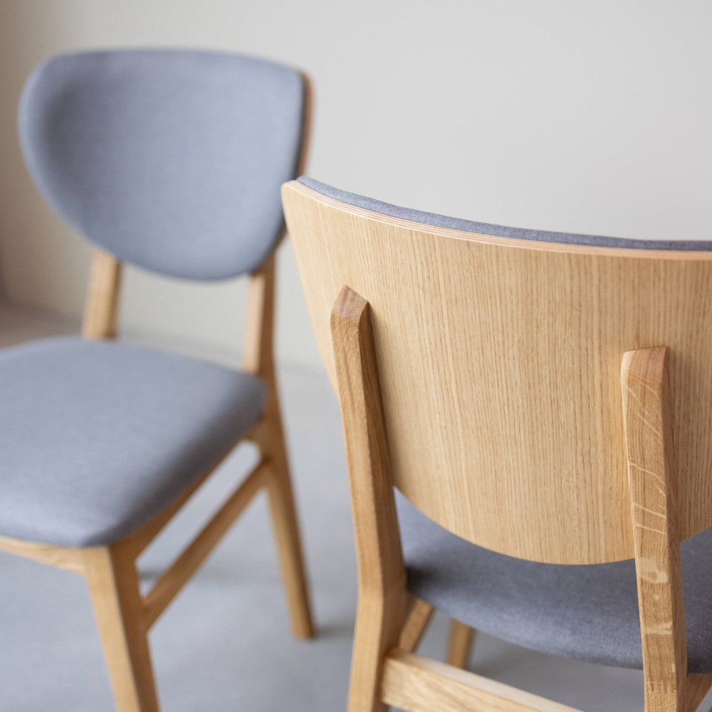 Conjunto de 2 ou 4 cadeiras de jantar Nova, estrutura em carvalho maciço, estofos | NordicStory