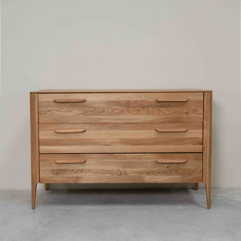 Cómoda de carvalho maciço Atlanta, 120 x 46,8 x 78,6 cm | NordicStory