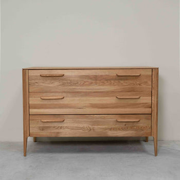 Cómoda de carvalho maciço Atlanta, 120 x 46,8 x 78,6 cm | NordicStory