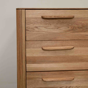 Cómoda de carvalho maciço Atlanta, 120 x 46,8 x 78,6 cm | NordicStory