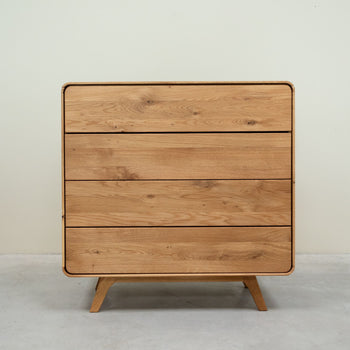 Cómoda em carvalho maciço Genebra 2 Cómoda com 4 gavetas Roble.Store NordicStory