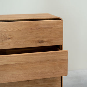 Cómoda em carvalho maciço Genebra 2 Cómoda com 4 gavetas Roble.Store NordicStory