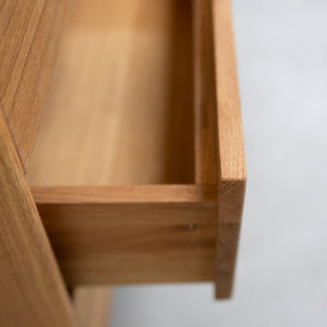 Cómoda em carvalho maciço Genebra Cómoda com 4 gavetas Roble.Store NordicStory