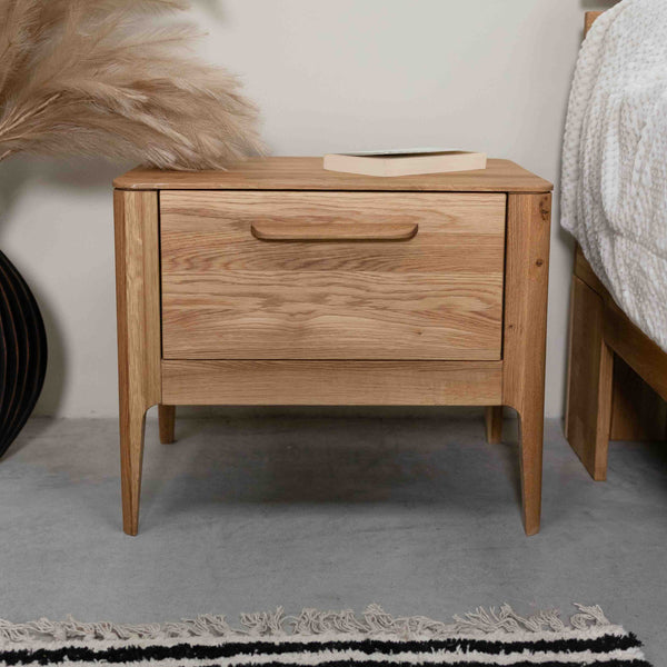 Mesa de cabeceira de carvalho maciço Atlanta, 56,2 x 38,2 x 47 cm | NordicStory