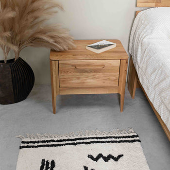 Mesa de cabeceira de carvalho maciço Atlanta, 56,2 x 38,2 x 47 cm | NordicStory