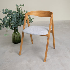 Conjunto de 2 ou 4 cadeiras de jantar Oscar em carvalho maciço, estofadas | VESKOR