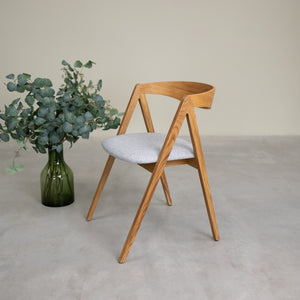 Conjunto de 2 ou 4 cadeiras de jantar Oscar em carvalho maciço, estofadas | VESKOR